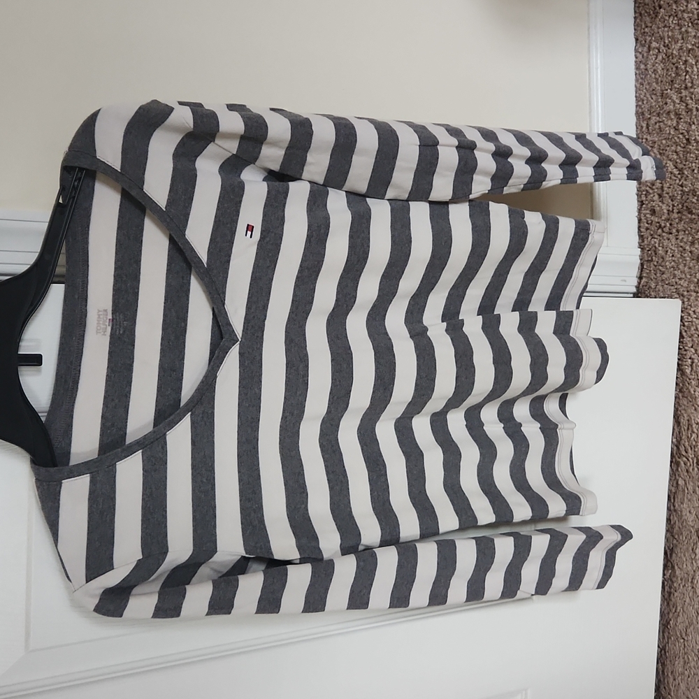Tommy Hilfiger long sleeves V-neck Tee Gray and white stripes Medium